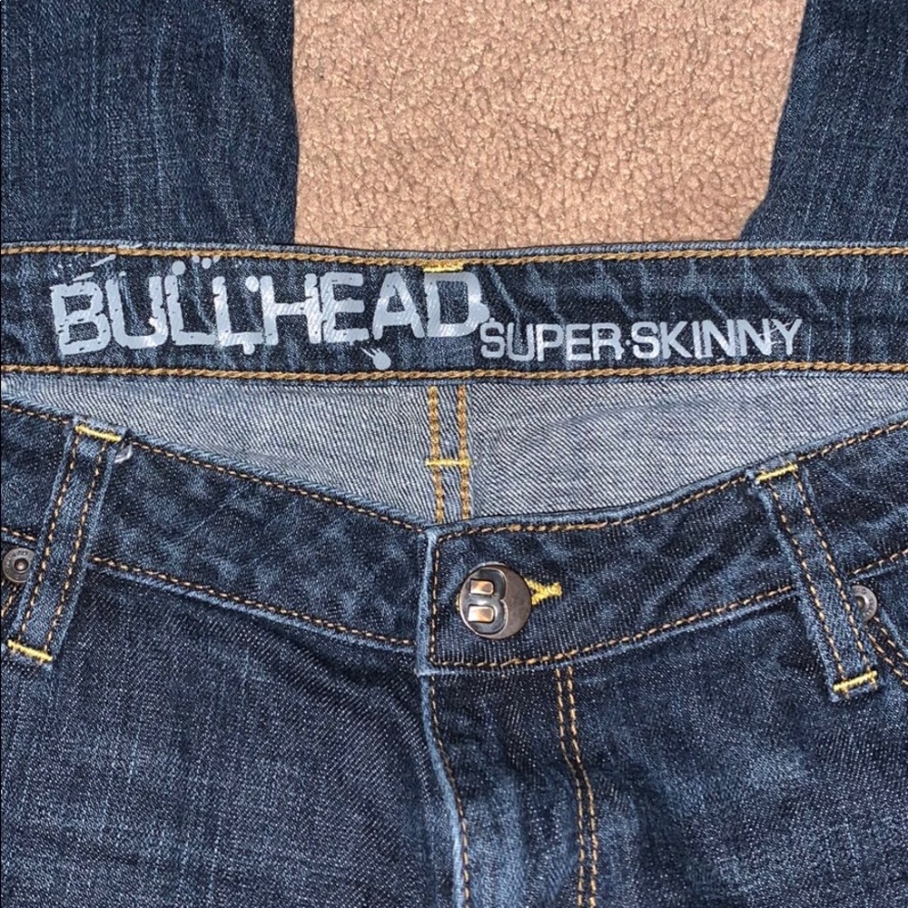 Bullhead Super Skinny Jeans - Picture 2 of 3